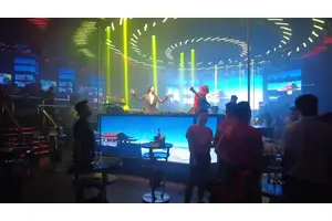 岘港薄纱摸摸唱KTV